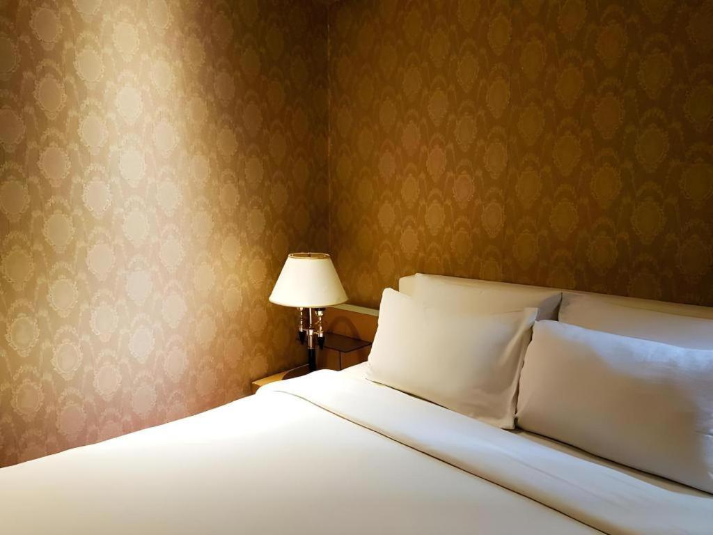 The White Hotel 8A Thai Van Lung Ciudad Ho Chi Minh  Exterior foto