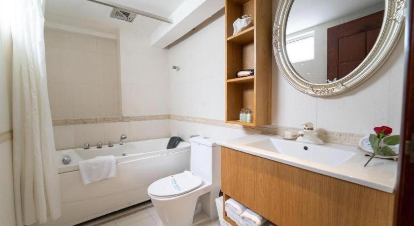 The White Hotel 8A Thai Van Lung Ciudad Ho Chi Minh  Exterior foto